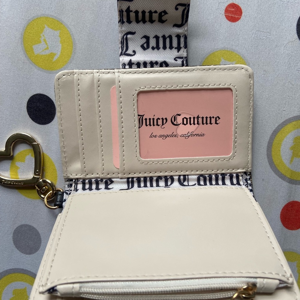Juicy Couture Cream Wallet with Heart Keychain - Picture 2 of 6